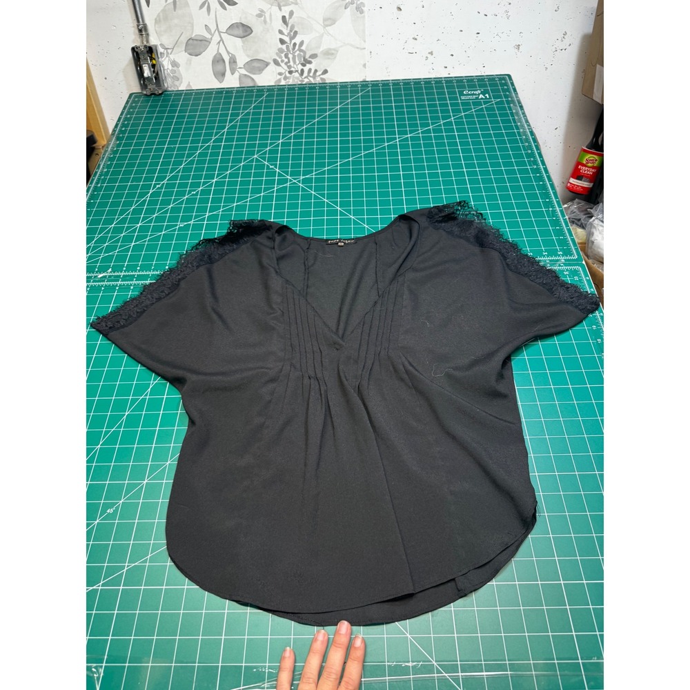 Pure Sugar Womens Black V-Neck Lace Trim Pintuck Pleated Short Sleeve Blouse S